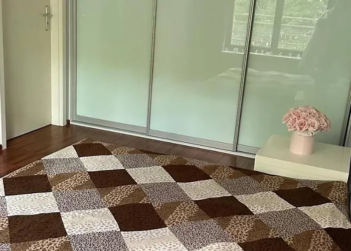 55 M2 12 Minutes To The Center 바르샤바